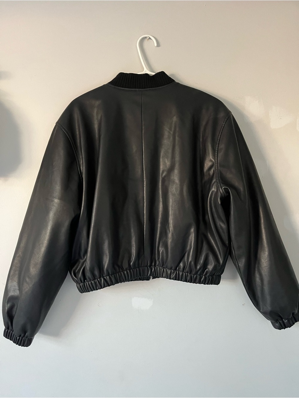 Abercrombie & Fitch Black vegan Leather cropped Bomber Jacket - Picture 12 of 14